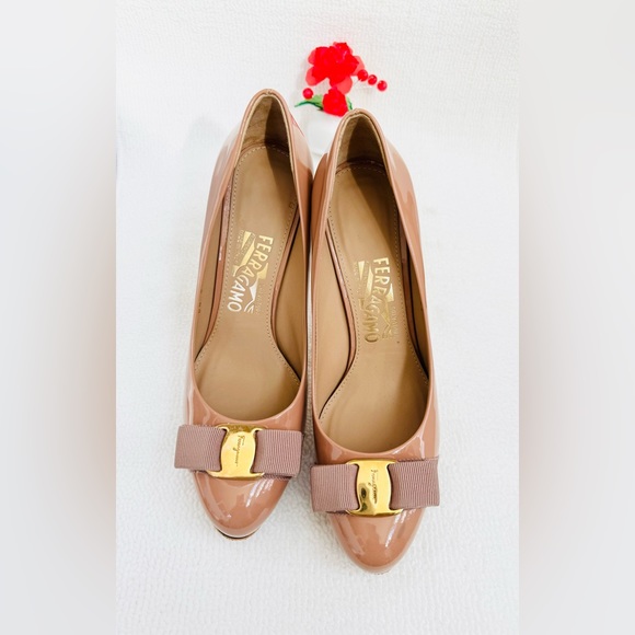 Ferragamo Pumps Size 6.5 - Picture 4 of 8